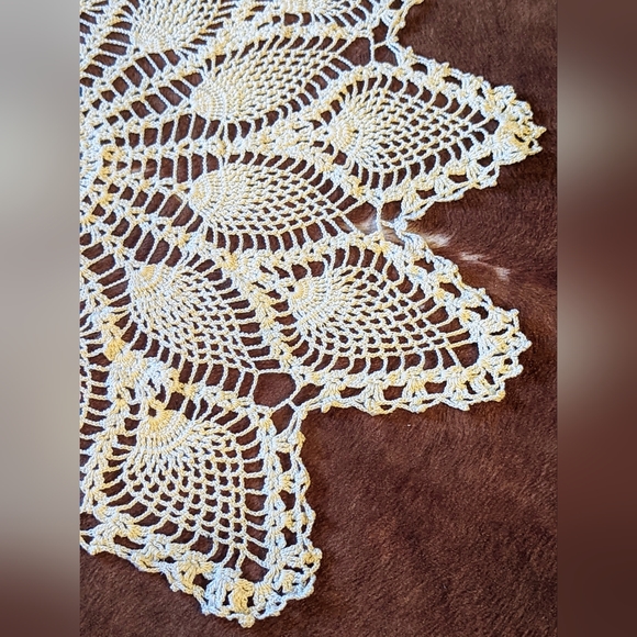 Antique Crochet Pineapple Design Table Topper - Picture 7 of 11